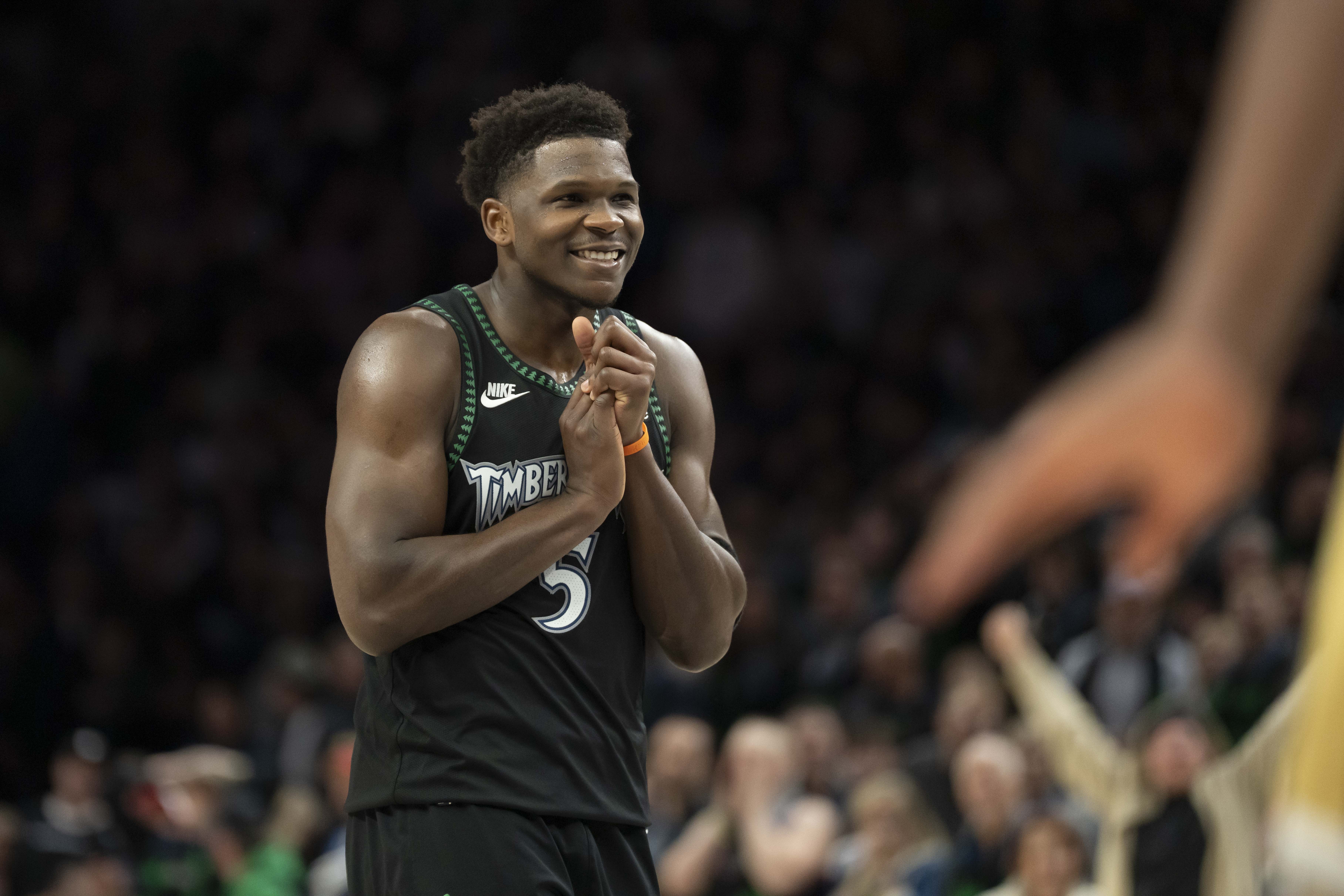 S15下注网站-爱德华兹：我正处于生涯最快乐的时光 感觉到我们越来越团结